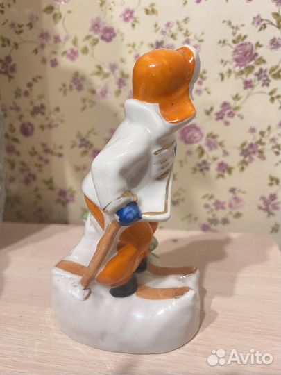 Статуэтка СССР лыжник