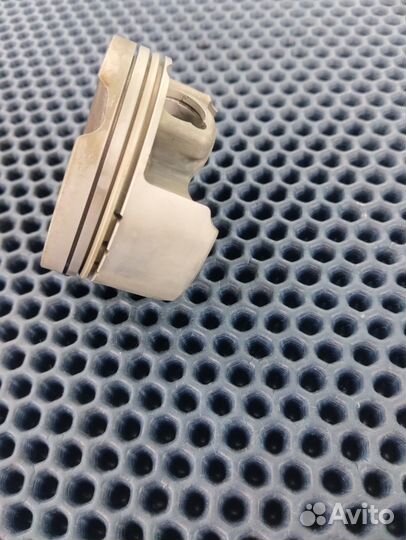 Suzuki GSX-R 600 k6 k7 поршень