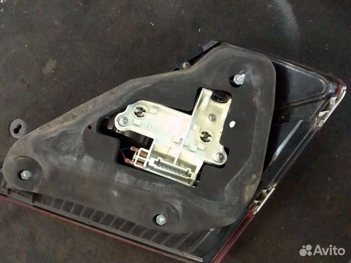 Фонарь задний левый на Mercedes-Benz W221