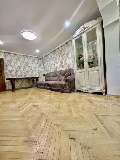 4-к. квартира, 100 м², 5/5 эт.