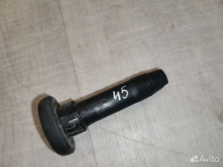 Направляющая подголовника передняя Nissan Tiida