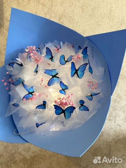 Букет из бабочек с гипсофилой