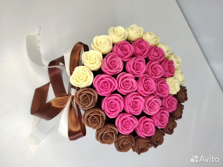 Розы из Белого и Молочного Шоколада - 37 штук