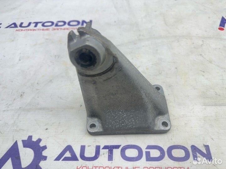 Кронштейн двигателя правый Mercedes E-Class W211