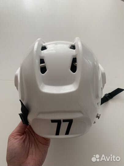 Хоккейный шлем