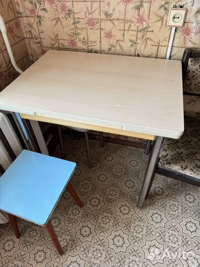 Отдам бесплатно старую мебель