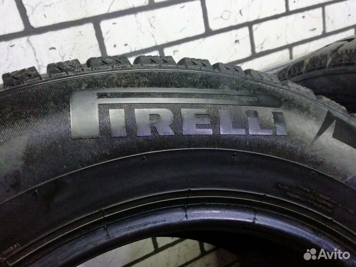 Pirelli Ice Zero 215/65 R16 102T