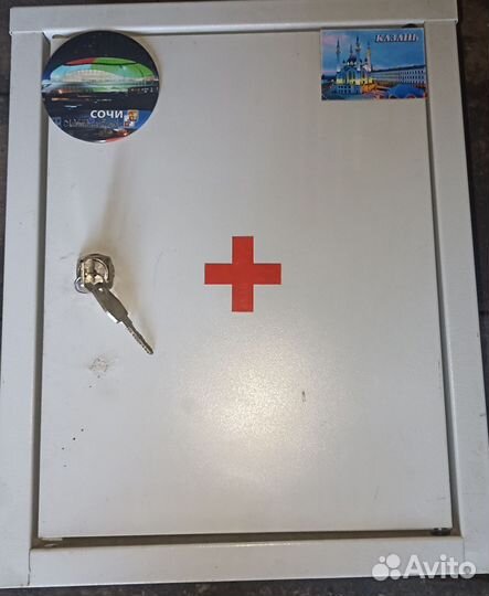 Аптечка настенная