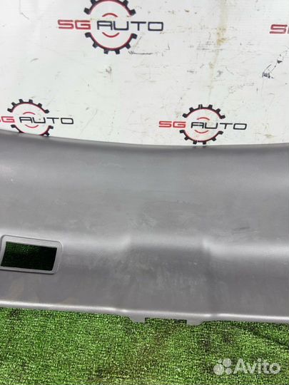 Обшивка крышки багажника Toyota Celica ZZT231