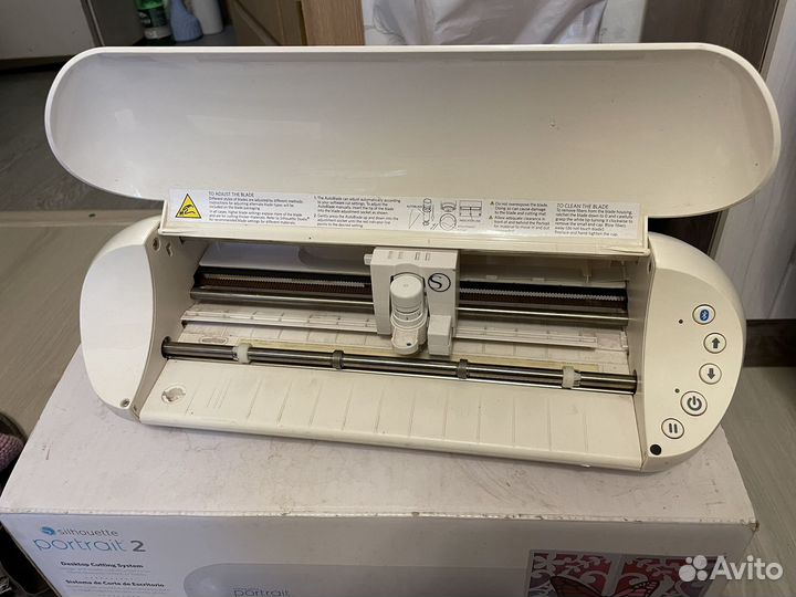 Режущий плоттер silhouette portrait 2