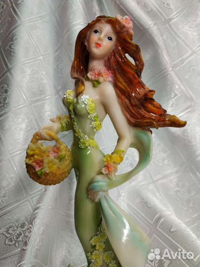 Изящная статуэтка