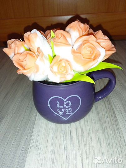 Букет из роз в кружке