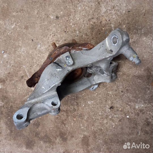 Кулак передний правый Nissan Murano Z51 2010