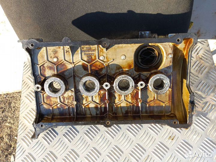Audi/VW 1,8 20V AGN крышка 06а103475р клапанов