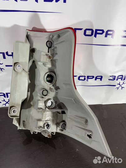 Фонарь задний Toyota Land Cruiser Prado