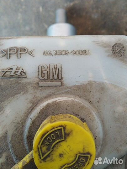 Главный тормозной цилиндр Opel Zafira C