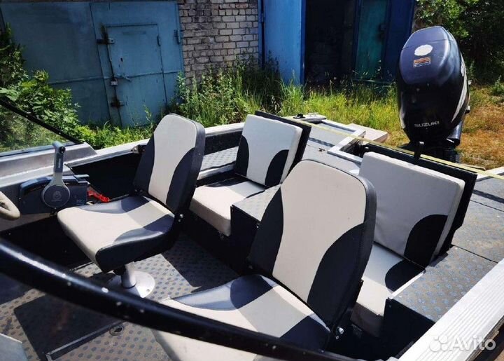 Лодка с мотором