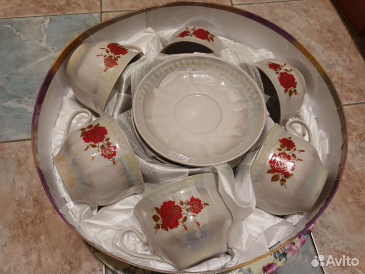 Сервиз чайный красный цветок