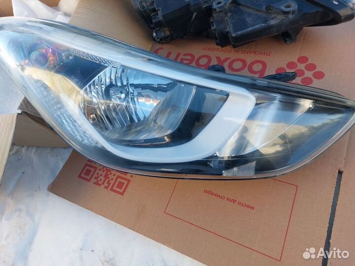 Фара правая Hyundai Elantra MD 2014-16 рестайлинг