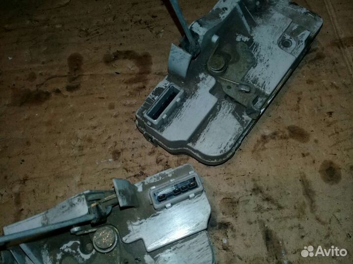 Замок задний двери Peugeot 206