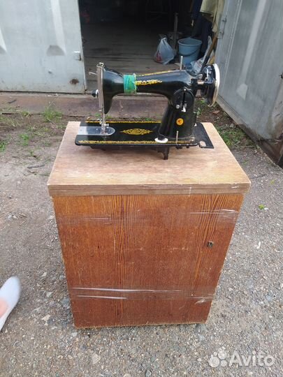 Швейная машинка ножная б/у