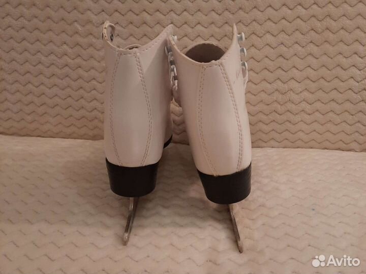 Коньки фигурные детские (на р.28/29)