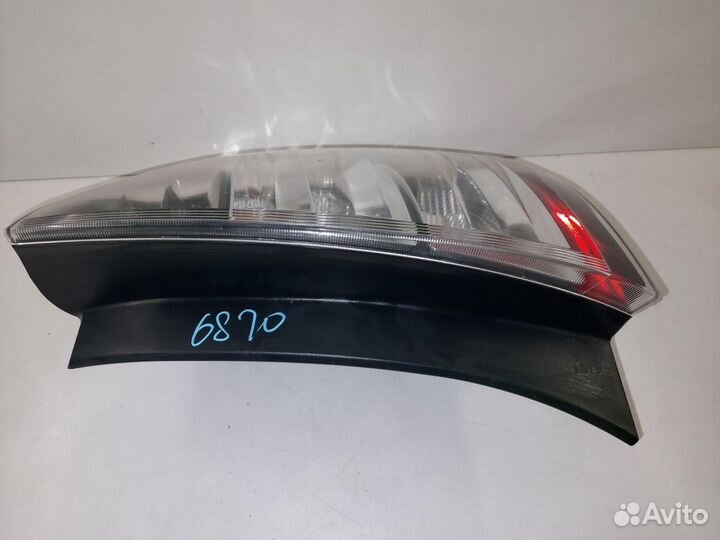 Фонарь задний правый Toyota Prius 2 NHW20 2004