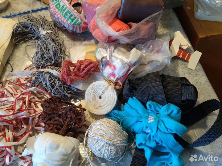 Тесьма, нитки, отрезы