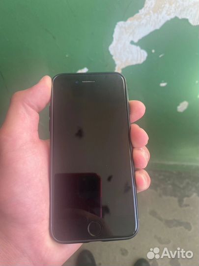 Телефон iPhone 7