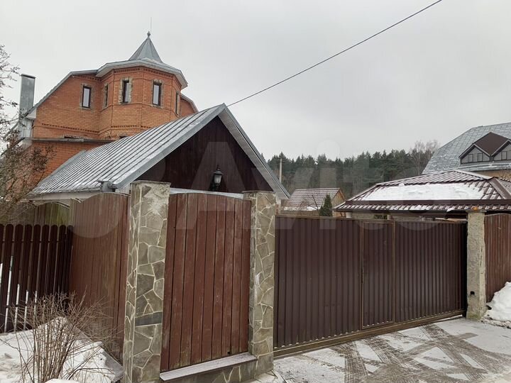 Дом 580 м² на участке 10 сот.