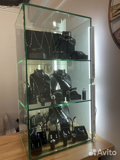 Стеклянная витрина