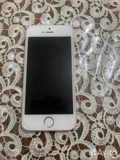 Телефон iPhone se 2016