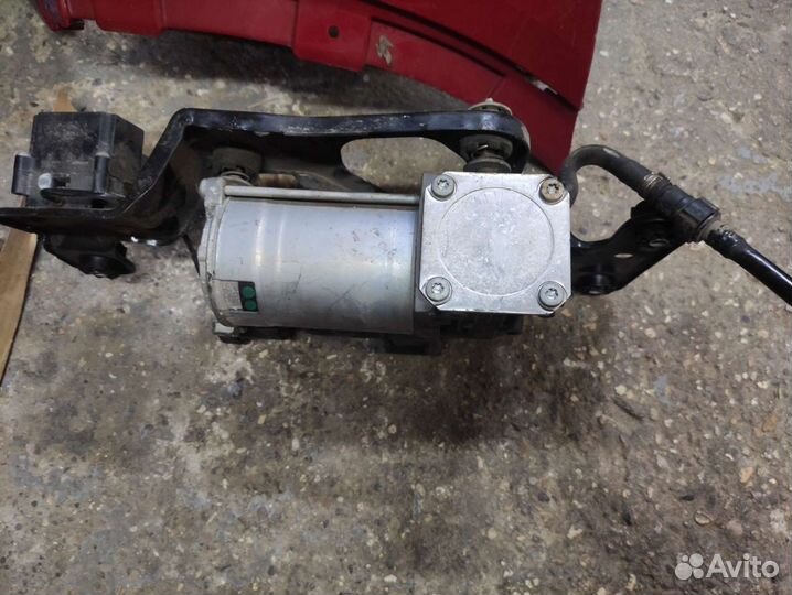 Компрессор пневмоподвески BMW X5 E70 X6 E71