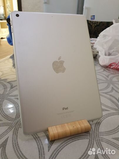 Apple iPad (6-е поколение) Wi-Fi 32 GB