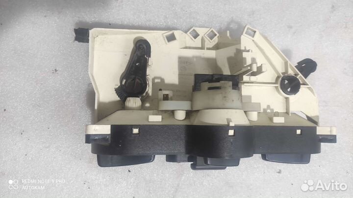 Блок управления климатом Mitsubishi Carisma