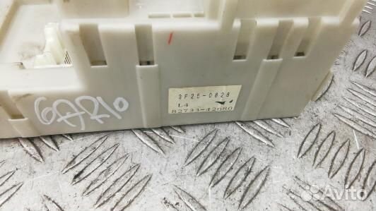 Блок предохранителей toyota RAV 4 ZCA2 (6AR10M101)