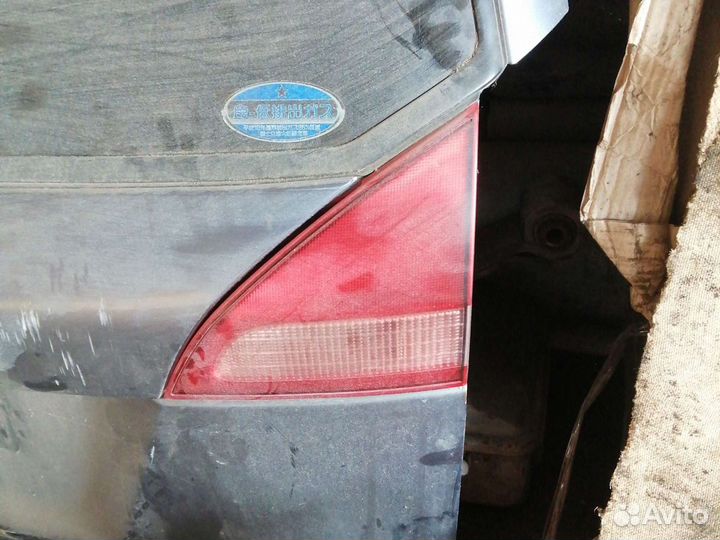 Дверь богажника