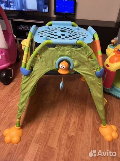 Машинка Little Tikes, игровой центр Bright starts