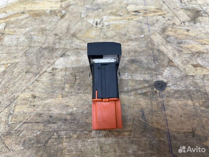 Кнопка обогрева заднего стекла Volkswagen Polo