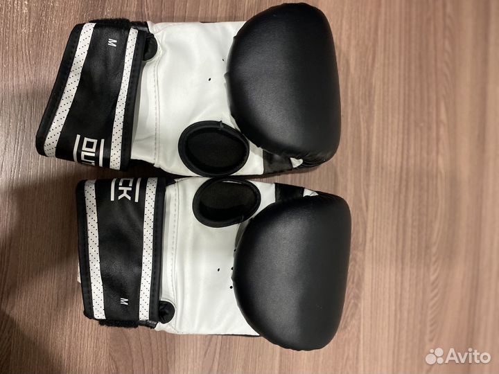 Боксерские перчатки outshock