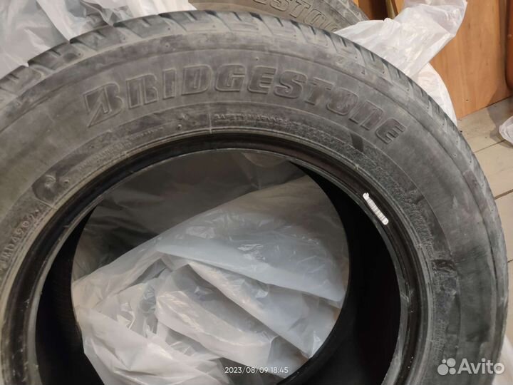 Bridgestone Dueler H/T 687 235/60 R16