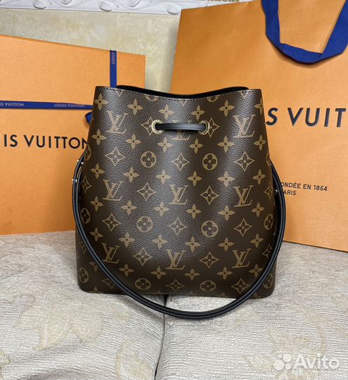 Сумка Louis Vuitton Neonoe mm