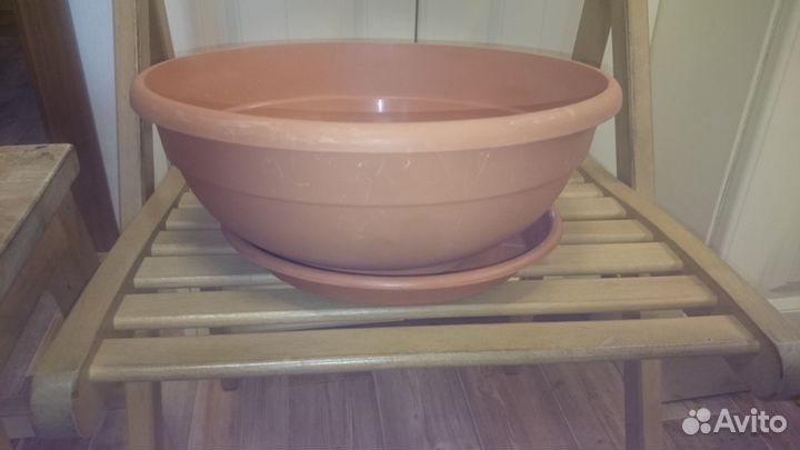 Широкие горшки (кашпо) пластиковые с поддонами