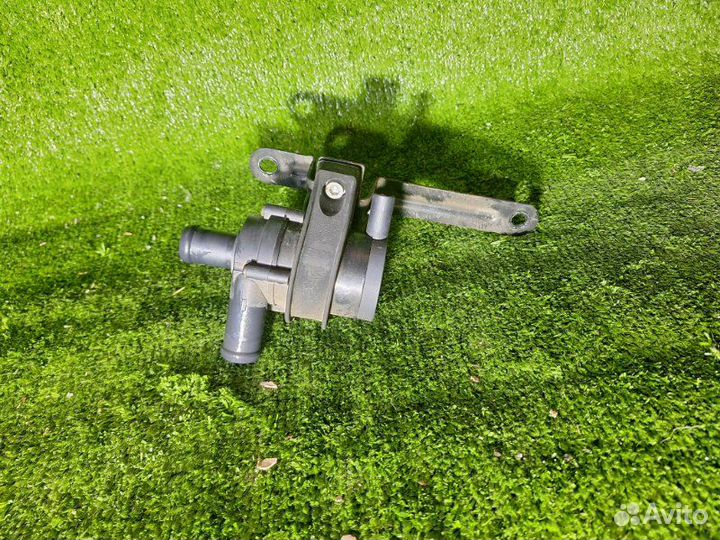 Водяная помпа Audi A3 8P CAX (1.4T) 2012