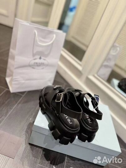 Сандалии Prada