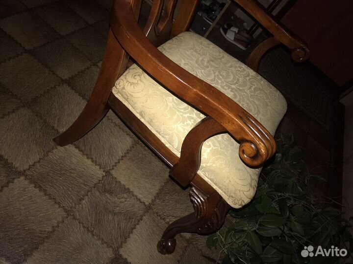 Стул-трон б/у натуральное дерево