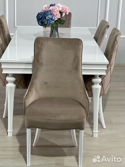 Стол и стулья