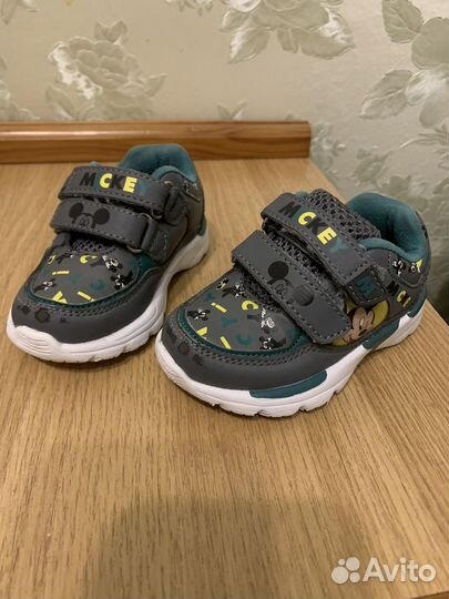 Кроссовки детские