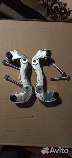 Скоба суппорта передние Паджеро 2