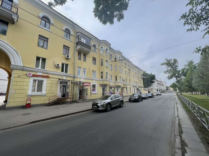 Торговая площадь на 1-ой линии на пешем трафике